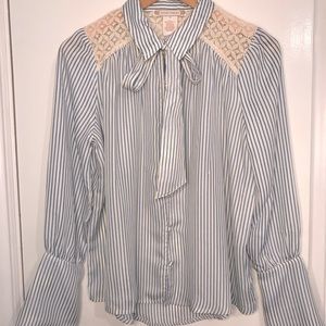 Flying Tomato, size small blouse